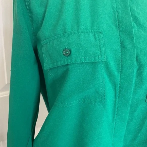 Forever 21 | Green Button-Down Collar Blouse with Front Pockets | Size S - Picture 3 of 9